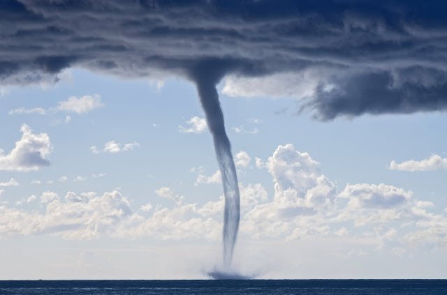 how-does-a-waterspout-tornado-form