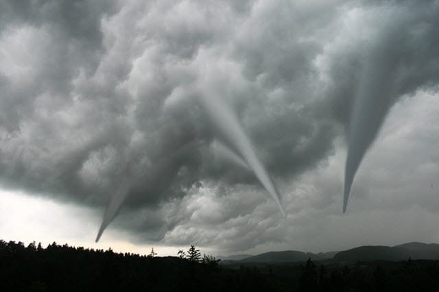 multi-vortex-tornado-photo