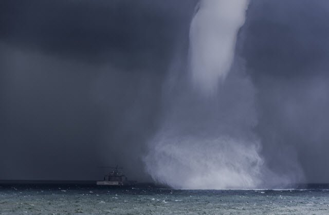 waterspout-tornado-near-boat