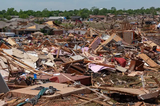 tornado-damage-photo